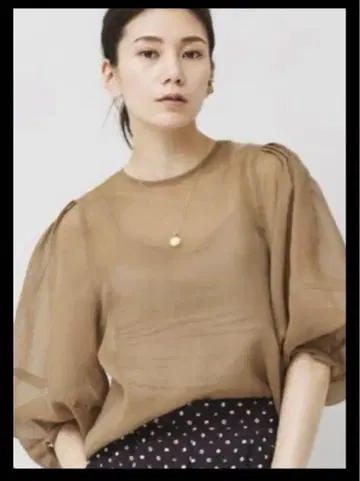 캘런솔로지 시어 블라우스 베이지