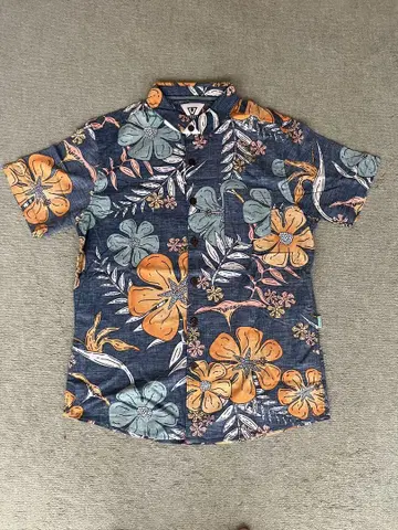 택 포함 새 상품 Vissla 반팔 셔츠 M