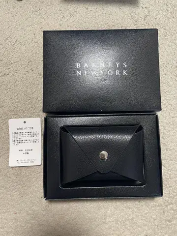 BARNEYS NEW YORK 블랙 가죽 카드 케이스