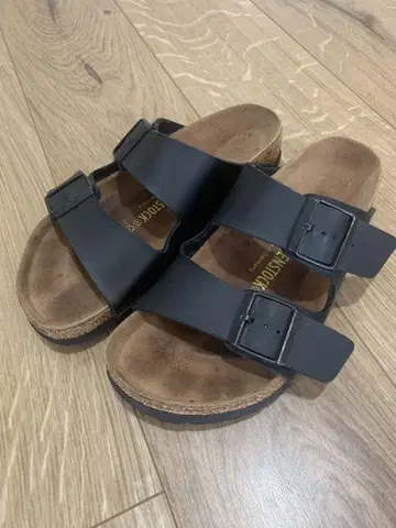 BIRKENSTOCK 애리조나 블랙 샌들 37