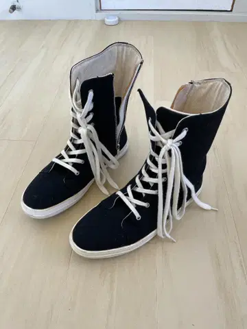 블랙 레이스업 부츠 면