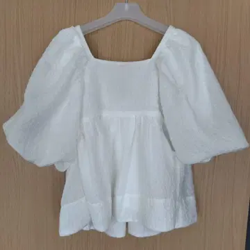 emmi atelier 에미 아틀리에 부푼 자카드 블라우스