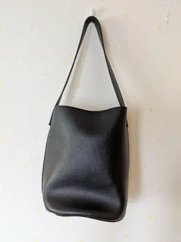 어스 뮤직 앤 에콜로지 블랙 숄더백