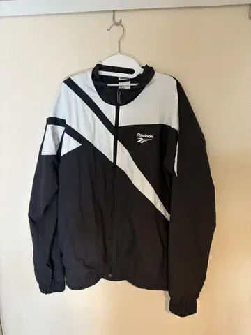 Reebok 나일론 자켓 블랙/화이트