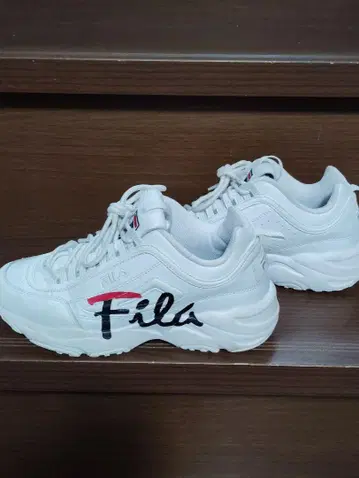 FILA 화이트 스니커즈