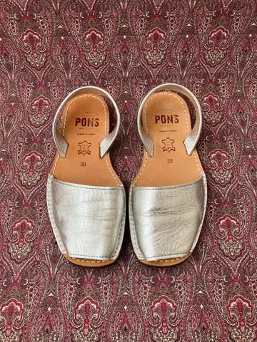 PONS 실버 가죽 샌들 38 (24~24.5cm)