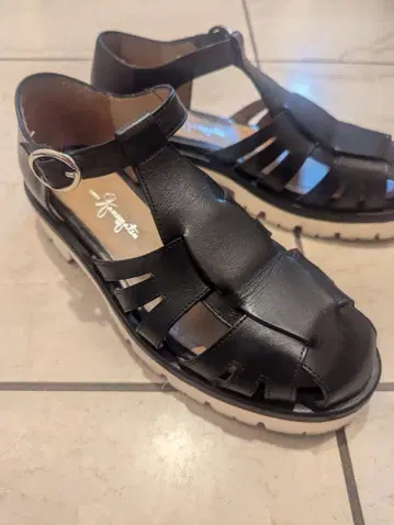 카네마츠 구르카 샌들 가죽 블랙