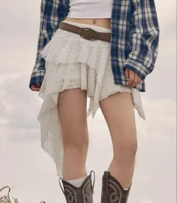 ACLENT 비대칭 레이스 미니 스커트