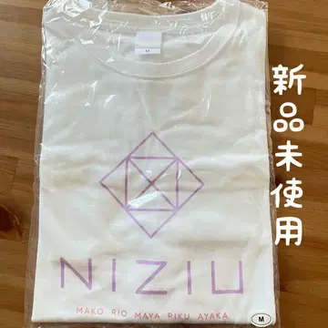미사용 새상품 NiziU 반팔 티셔츠