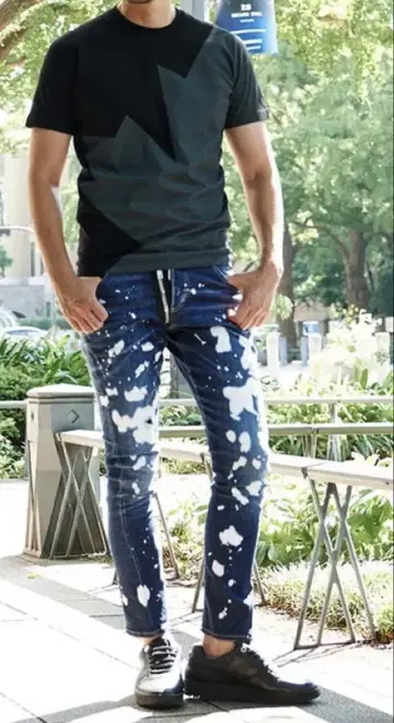 미사용품 DSQUARED2 지오메트릭 티셔츠 S 사이즈
