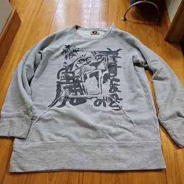 YEN JEANS 트라 프린트 그레이 맨투맨