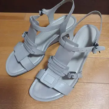 그레이 스트랩 웨지 힐 샌들