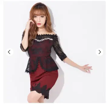 펄 비쥬가 장식된 플라워 자수 오프숄더 타이트 미니 드레스