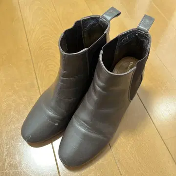 츠모리치사토 다크 브라운 가죽 사이드 고어 부츠