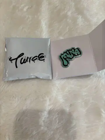 TWICE 랜덤 핀 배지 미나