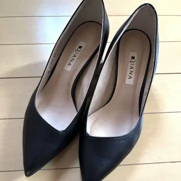 Diana 다이애나 비대칭 스틸레토 펌프스 블랙 23cm