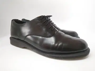Dr. Martens 내부 깃털 플레이트 토 BENNETT