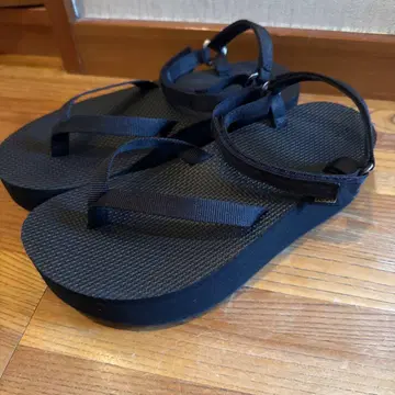 새상품 TEVA 플랫 폼 슬림 23cm 통굽