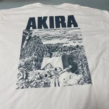 AKIRA 그래픽 티셔츠 화이트