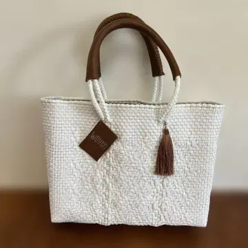 새상품급 Woven 바스켓백 메르카도 백 화이트