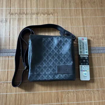 블랙 패턴 숄더백
