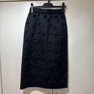 JILL STUART 블랙 꽃무늬 자수 타이트 스커트 사이즈 0