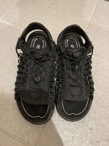 KEEN 블랙 스포츠 샌들