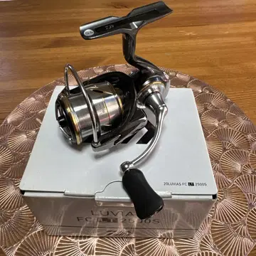 새상품급! DAIWA 20LUVIAS FC LT 2500S 스피닝 릴