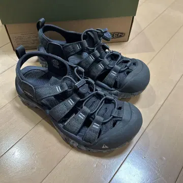 KEEN 뉴포트 H2 샌들 블랙 23.0