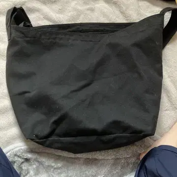 블랙 캔버스 숄더백
