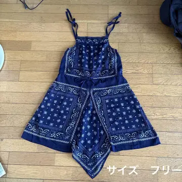 w closet 더블 옷장 반다나 패턴 슬리브리스 원피스