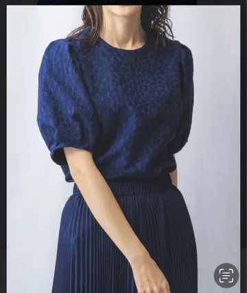 나라 까미체 퍼프 슬리브 텍스처 상의 네이비