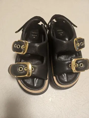 sacai 블랙 샌들 36