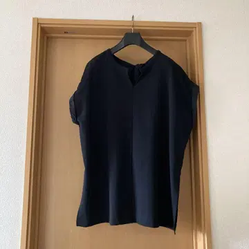 CHIGNON 시뇽 백 크로스 탑