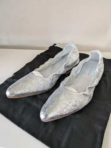 새상품 DRIES VAN NOTEN 실버 포인티드 발레 슈즈 37