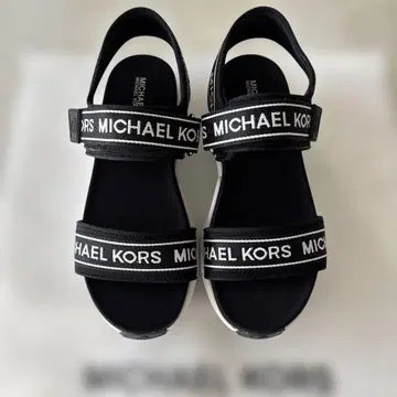MICHAEL KORS 여름 샌들