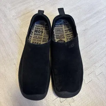 KEEN 블랙 슬립온