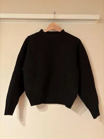 새상품급 FENNEL 블랙 크루넥 티셔츠