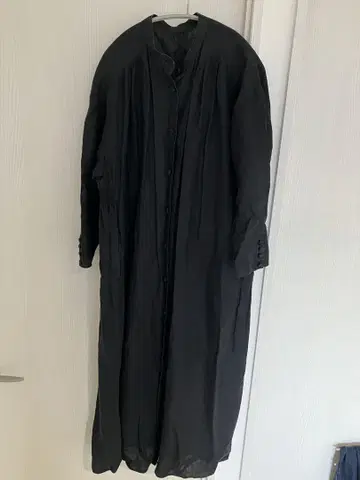 비 오는 류구 댄디 블랙 롱 원피스 버튼 포함