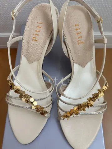 pitti 아이보리 스트랩 샌들 23.5cm