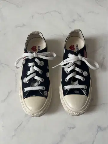 꼼 데 가르송 x 컨버스 23cm 스니커즈