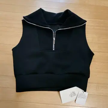 새상품 Melt the LADY 블랙 슬리브리스 지퍼 블랙 하이넥