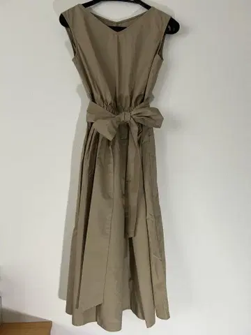 [ CLASSY. x Spick & Span 콜라보 ] 턱 플레어 원피스