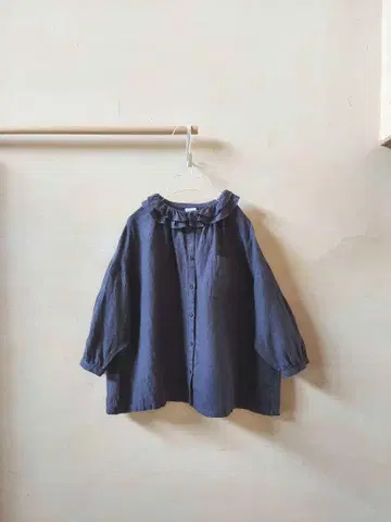 츠하루 프릴 옷깃 린넨 블라우스 네이비