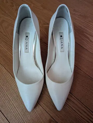 DIANA 화이트 하이힐 8cm