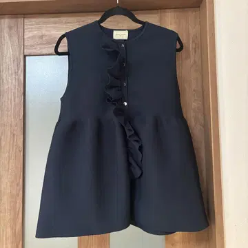 유나이티드 애로우즈 페플럼 탑 프릴