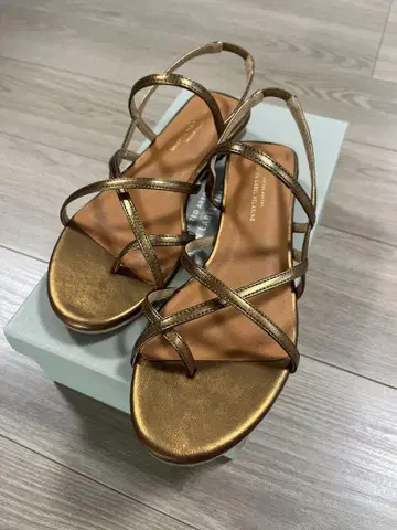 GREEN LABEL 좁은 벨트 플립플랍 (2.5cm 힐)