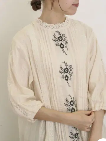 사만사 모스모스 플라워 무늬 자수 레이스 블라우스 새상품
