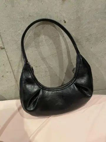 ZARA 블랙 핸드백