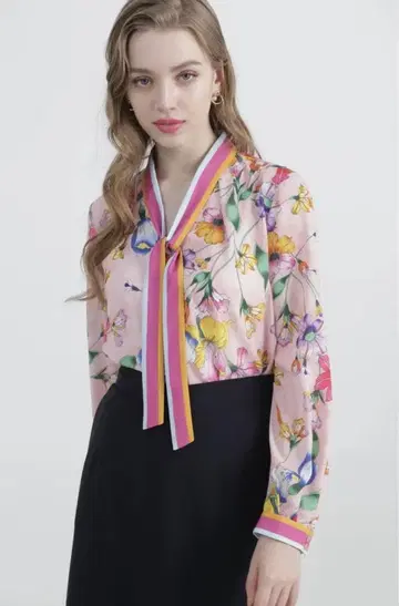 새상품급 보타니컬 프린트 블라우스